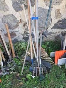lot 13 image: Rakes & Garden Fork