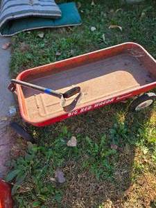 lot 21 image: Roadmaster Big Red Wagon