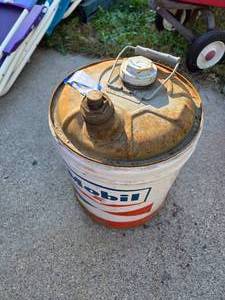 lot 27 image: Mobil Metal 5 Gallon Gas Can