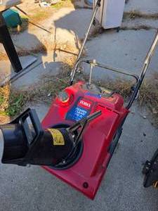 lot 28 image: Toro 210R Single Stage Snowblower