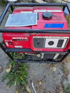 lot 31 image: Honda EB2500 Gas Generator (RUNS)