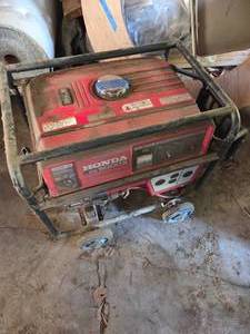 lot 33 image: Honda EM5000S Generator