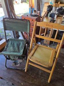 lot 56 image: Kids Folding Chairs