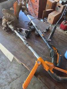 lot 58 image: 2- Worx Cordless Weed Trimmers
