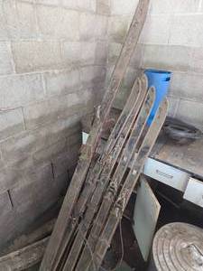 lot 76 image: 3 Pairs of Winter Skis