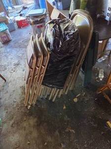 lot 81 image: 10 Metal Folding Chairs