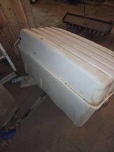 lot 108 image: Vintage Wheelless Trailer Box WLights