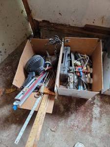 lot 139 image: Box of Misc Tools