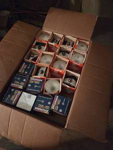 lot 160 image: 20 Halogen Light Bulbs