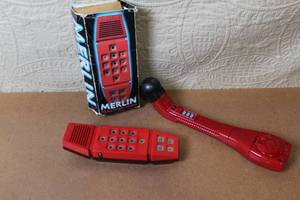 lot 27 image: Vintage Merlin Electronic Wizard Game and Dyna Mike Toy Microphone with Original Box