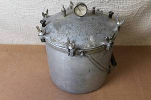 lot 31 image: Vintage National Pressure Cooker with Gauge and Rack Eau Claire Wis