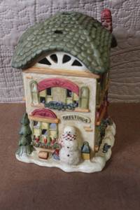 lot 42 image: Ceramic Christmas Village House with Snowman and Removable Roof