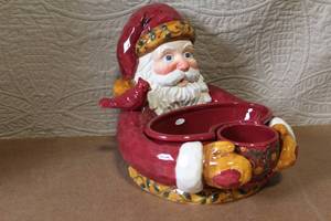 lot 43 image: Folk Heart Winter Santa Ceramic Chip and Dip Set by DEMDACO
