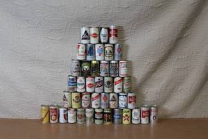 lot 82 image: Collection of 32 Vintage Beer Cans Assorted Brands
