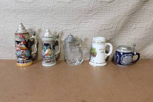 lot 101 image: Set of 5 German Beer Steins and Mugs with Pewter Lids