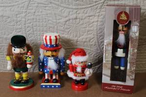 lot 124 image: Set of 4 Decorative Wooden Nutcrackers with Unique Costumes