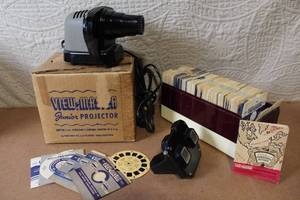 lot 131 image: Vintage View-Master Junior Projector with Viewer, Reels and Original Box