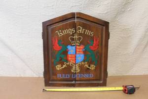 lot 137 image: Kings Arms Wall-Mounted Dartboard Cabinet with Accessories