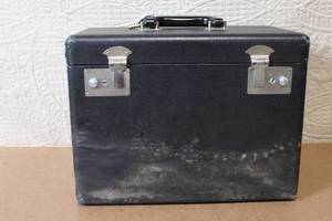 lot A-168 image: Vintage Singer Sewing Machine Model 221 Featherweight with Case and Accessories