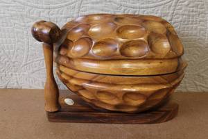 lot 175 image: Vintage Mabini Handicraft Kiln Dried Monkey Pod Nut Bowl with Mallet