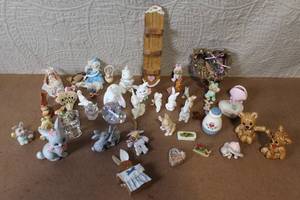 lot 187 image: Collection of Vintage Bunny and Animal Figurines