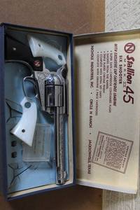 lot 196 image: Nichols Stallion 45 Mark II Cap Gun Revolver with Box and Accessories