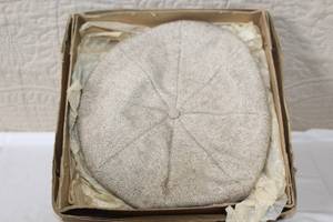 lot 216 image: Mens Tweed Flat Cap Size 7 14 with Leather Sweatband