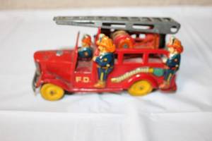 lot 228 image: Vintage Japanese Tin Litho Fire Truck Toy with Ladder