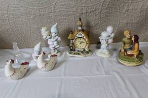 lot 242 image: Collection of Ceramic Figurines and Father Time Little Cottage Clock