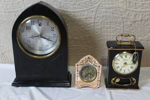 lot 243 image: Collection of 3 Vintage and Decorative Mantel Clocks
