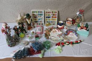lot 248 image: Large Assorted Lot of Vintage and Modern Christmas Decorations and Ornaments
