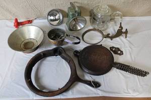 lot 251 image: Collection of Vintage Kitchenware and Cast Iron Items
