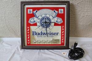 lot A-267 image: Vintage Budweiser Deluxe Label Electric Wall Clock Sign with Clydesdales