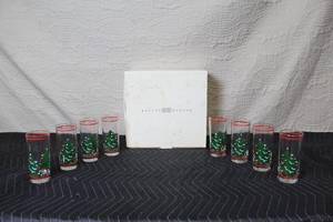 lot 285 image: Set of 10 Dayton Hudson Christmas Tree Glasses with Box