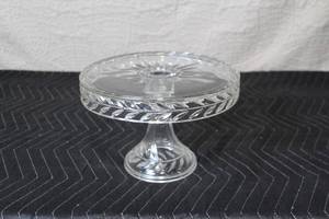 lot 287 image: Vintage Pressed Glass Pedestal Cake Stand with Starburst Pattern