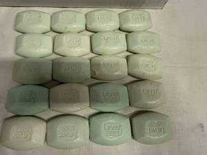 lot 359 image: 20x Lever 2000 Bar Soap-Bulk Package