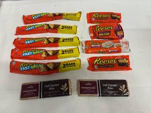 lot 8 image: Variety of Reeses Bars & Chocolate