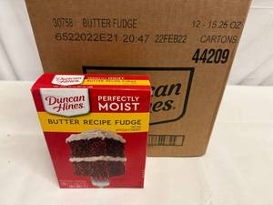 lot 20 image: 12x Duncan Hines Butter Recipe Fudge Cake Mix