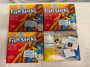 lot 362 image: G. 4x 44ct FisherBoy Fish Sticks