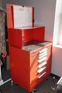 lot 1 image: Kennedy Rolling Tool Box
