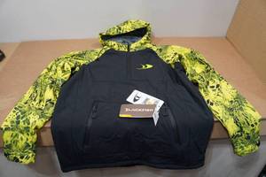 lot 17 image: Blackfish Gale Pullover Jacket - Small