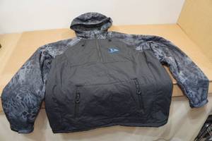 lot 18 image: Blackfish Gale Pullover Jacket - XL