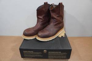 lot 32 image: Irish Setter Ashby Mens 9 Pull-On Work Boots Style 83908 - Size 11
