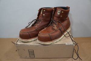 lot 33 image: Irish Setter Wingshooter Mens 6 Work Boots Style 83632 - Size 12