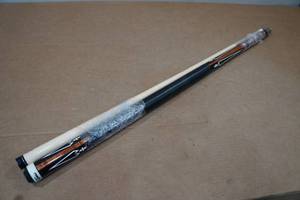 lot 67 image: PureX Pool Cue