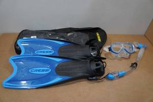 lot 71 image: Cressi Adult Rondine Palau Fin Snorkel Set - Fin Size ML