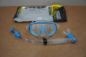 lot 74 image: Cressi Pano 3 Snorkel Set