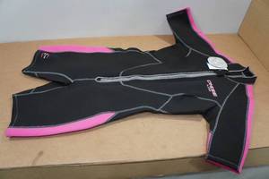 lot 79 image: Cressi Lido Womens 2mm Wetsuit - M3, Pink