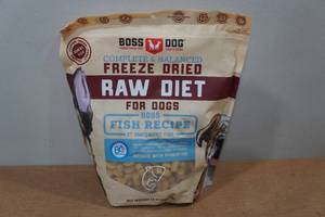 lot 100 image: Boss Dog Freeze Dried Dog Treats - Fish