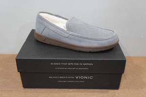 lot 110 image: Vionic Gustavo Mens Orthotic Slippers - Size 9